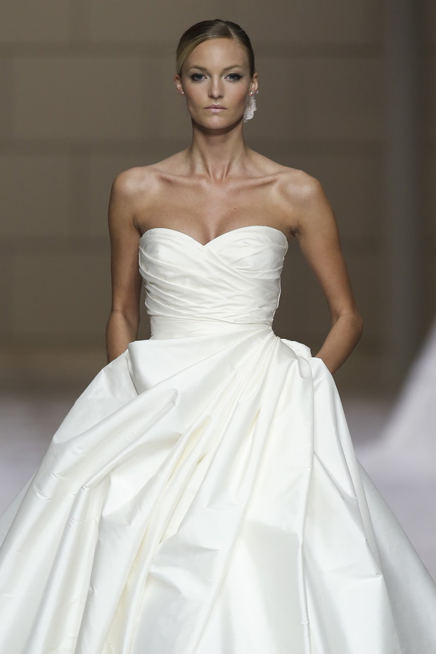 Pronovias_brd_S15_121