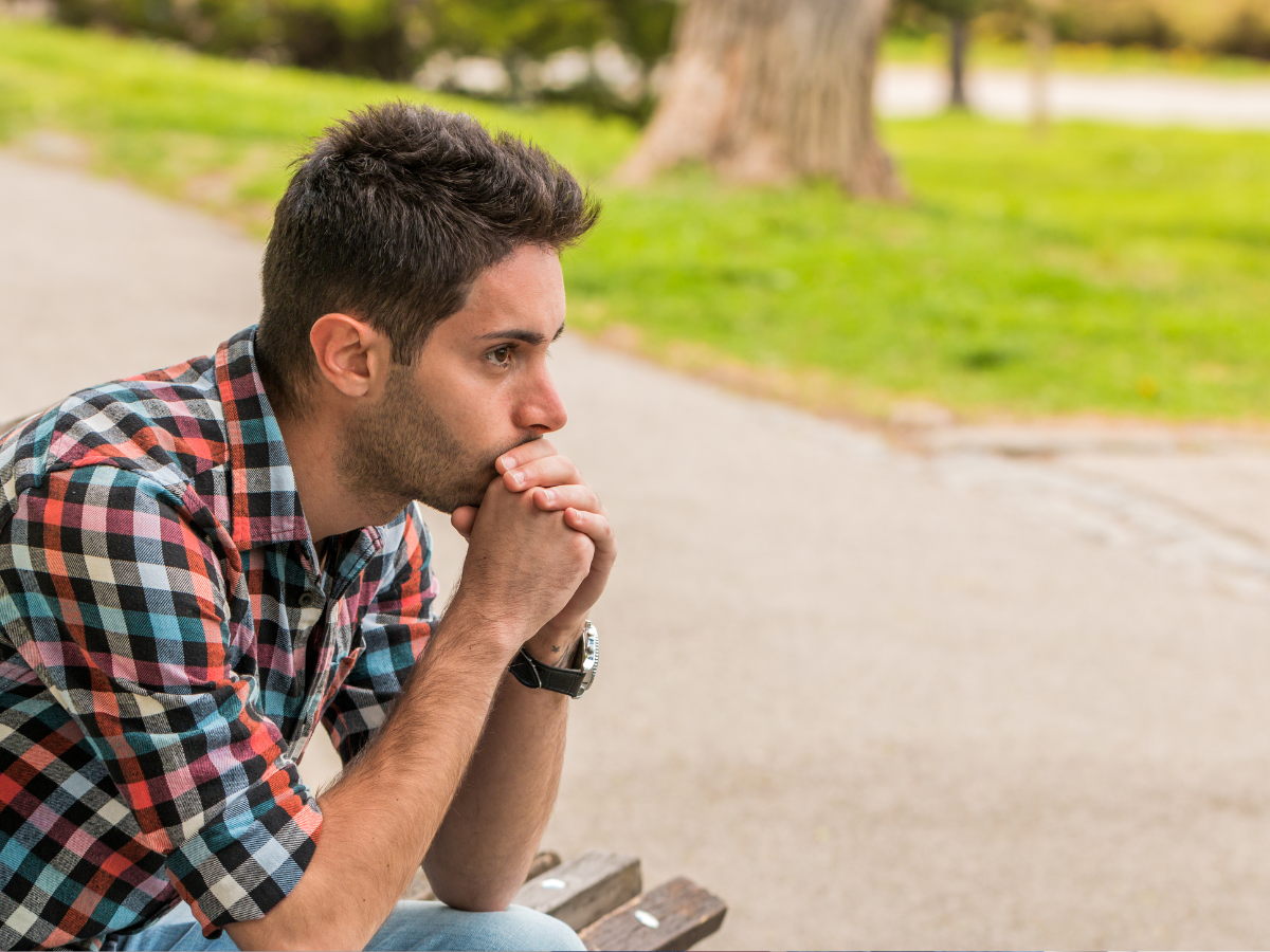 zmartwiony mężczyzna