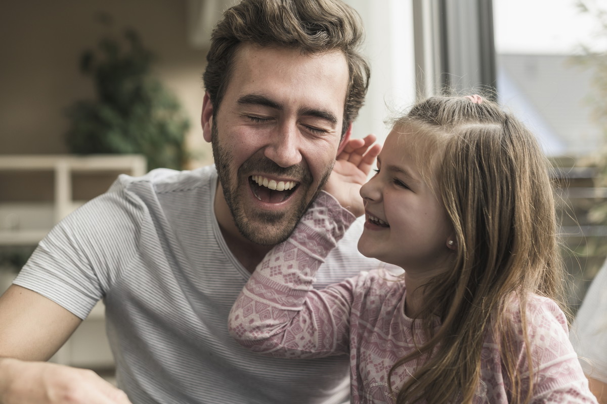 mężczyzna z dziewczynką