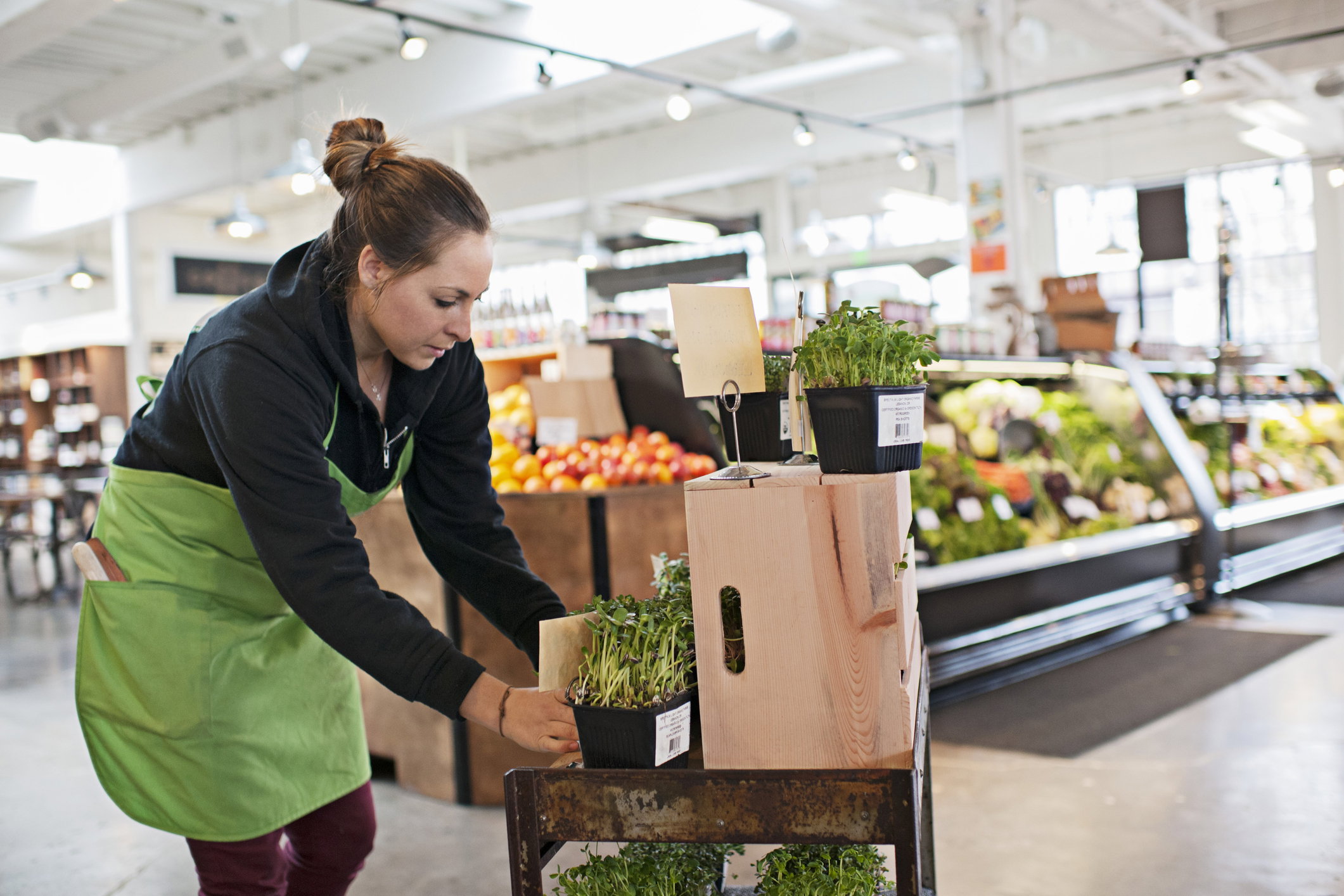 kobieta pracująca w sklepie