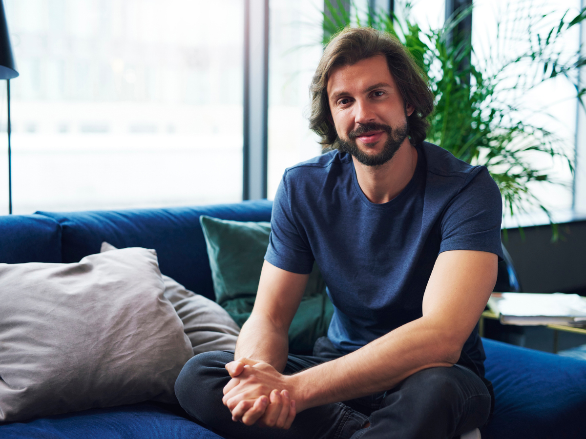 uśmiechnięty mężczyzna