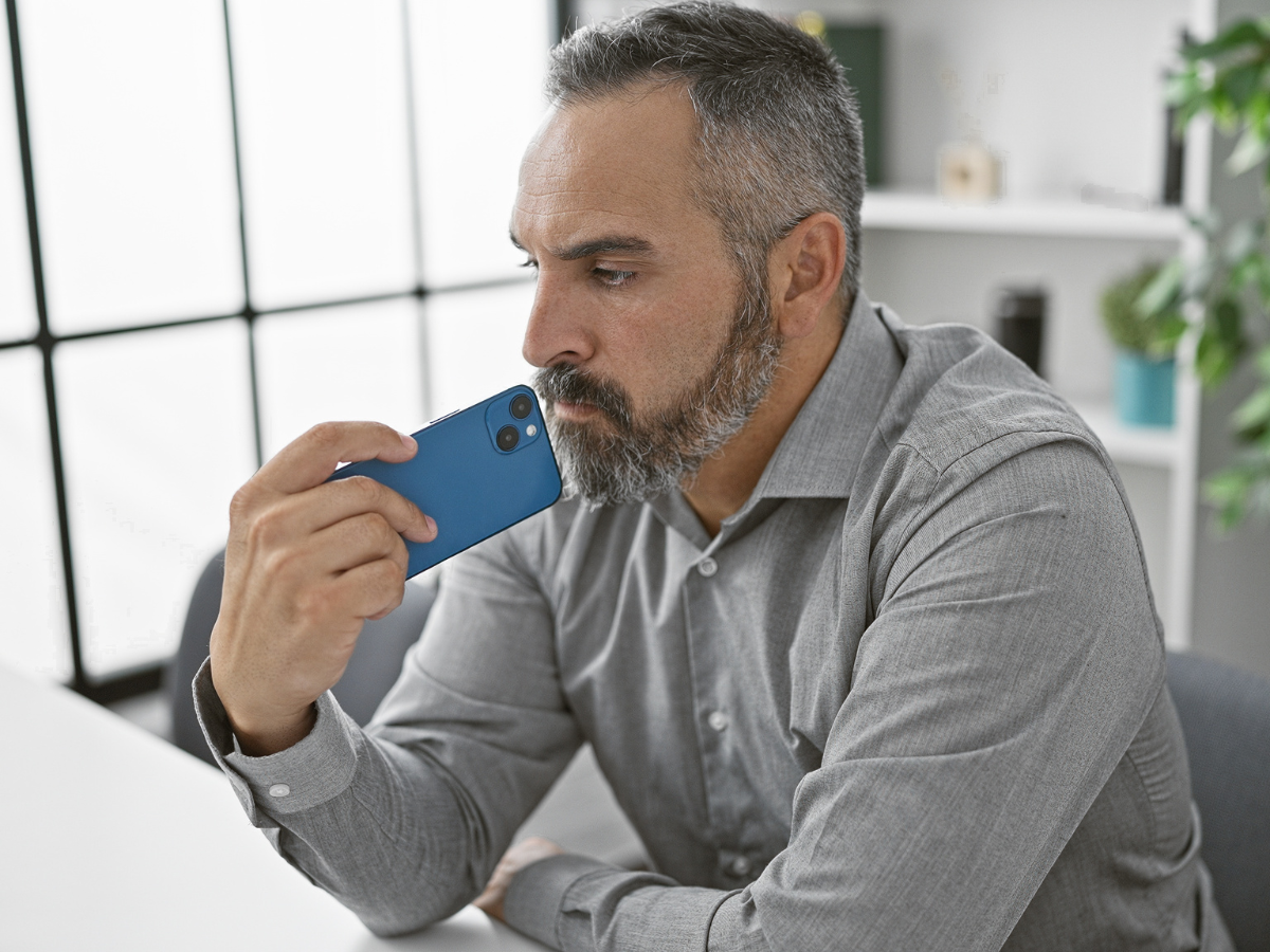 zmartwiony mężczyzna