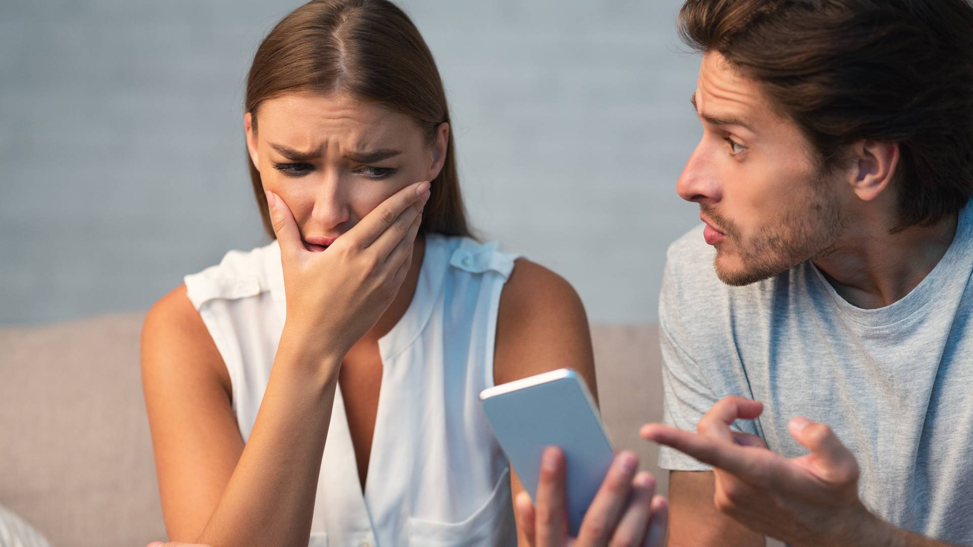 „Kiedy zobaczyłam wiadomości do innej kobiety, moje serce rozpadło się na tysiące kawałków. Świat mi się zawalił”