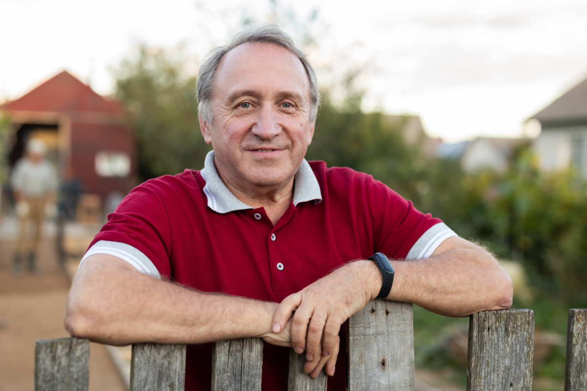 uśmiechnięty mężczyzna