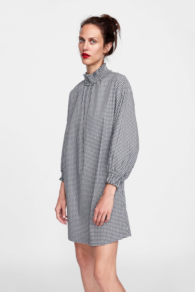 Sukienka w czarno-białą kratkę; 89,90 zł