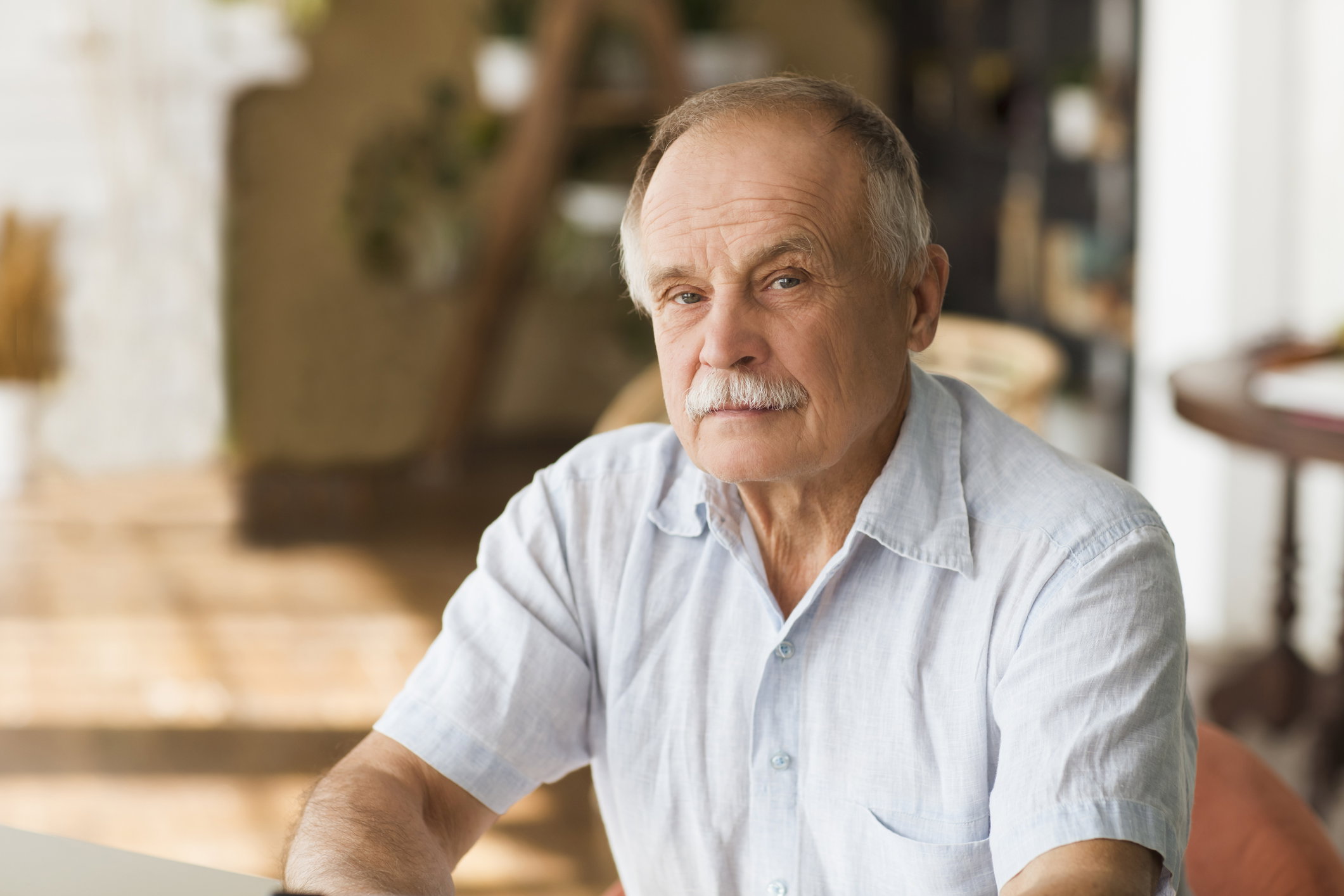 Facet w kwiecie wieku