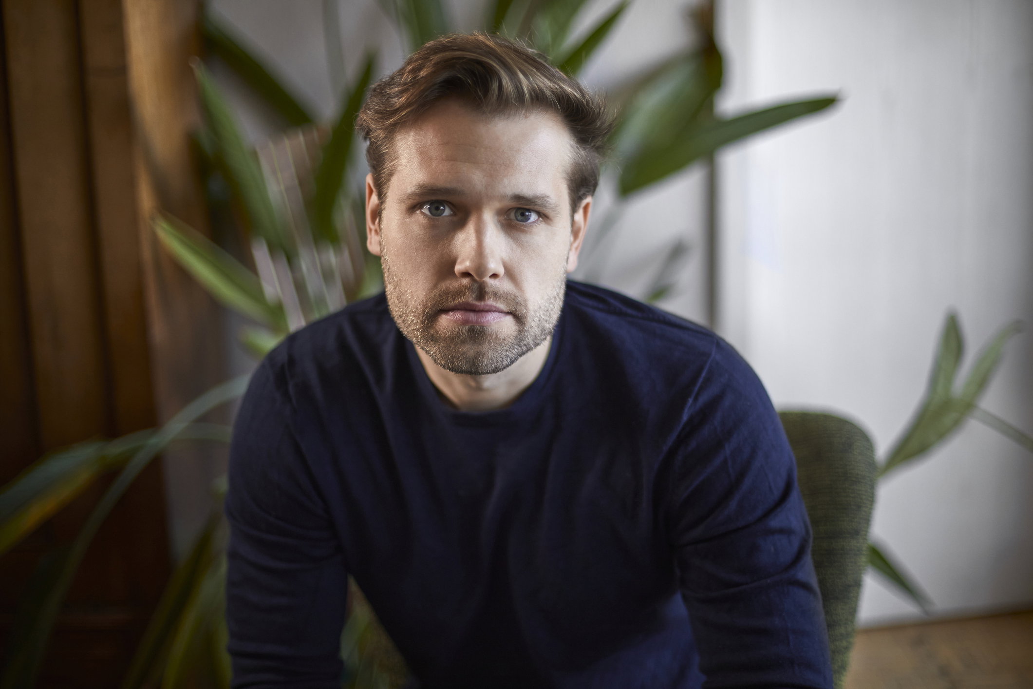 poważny mężczyzna