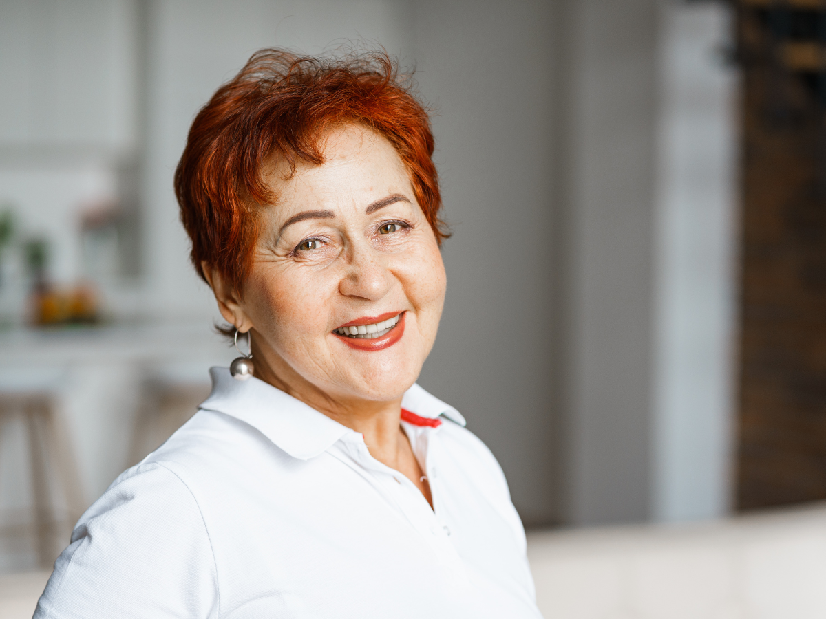 zadowolona starsza kobieta