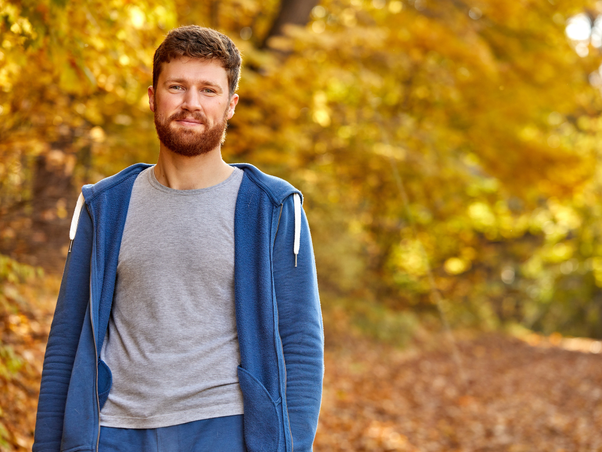 uśmiechnięty mężczyzna