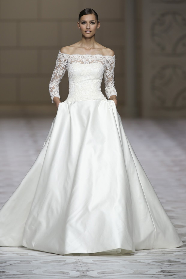 Pronovias_brd_S15_113_01