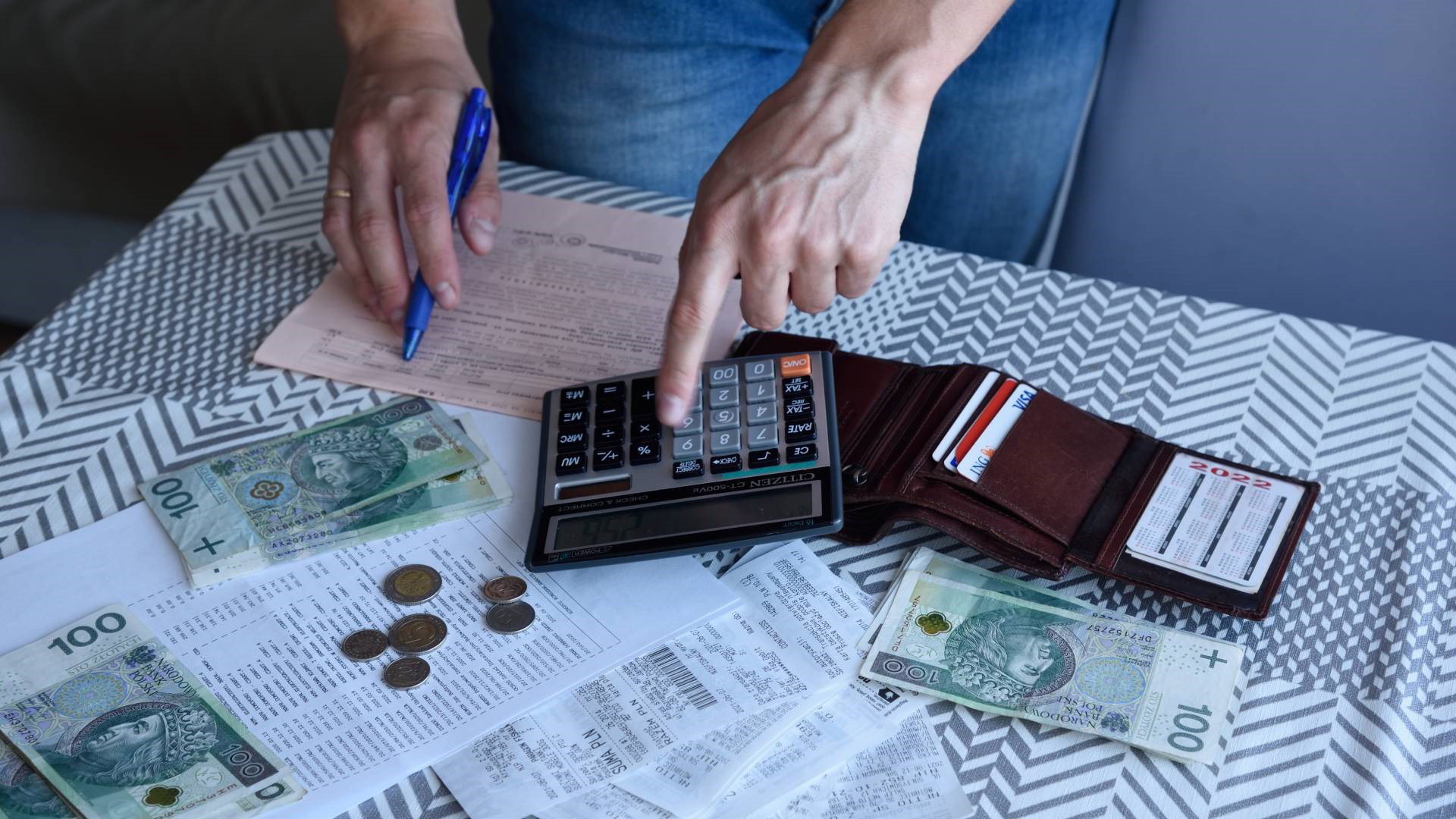 Wskazano 3 znaki zodiaku, które we wrześniu 2024 r. będą musiały zacisnąć pasa