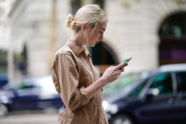 Beże i brązy: trendy moda wiosna 2019