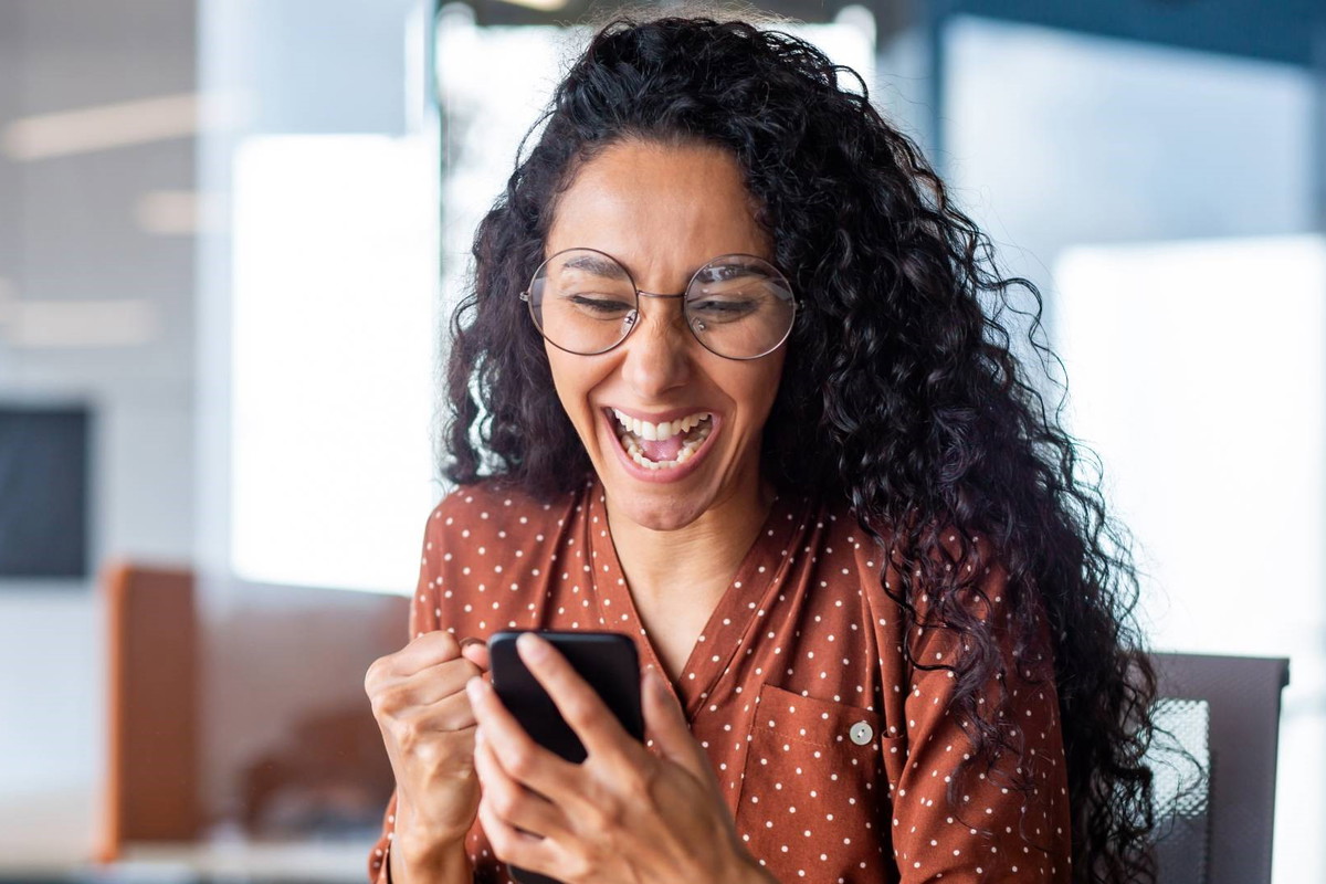 Wskazano 3 znaki zodiaku, które w sierpniu 2024 unikną wielkiego pecha