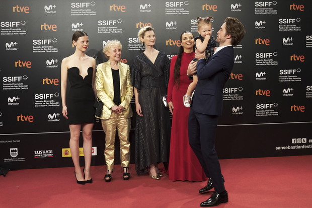 Agata Buzek u boku Roberta Pattisona w produkcji „High Life”