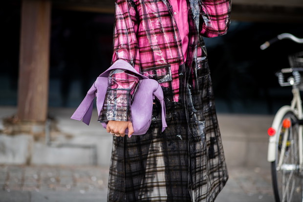 Małe torebki: trendy moda wiosna 2019