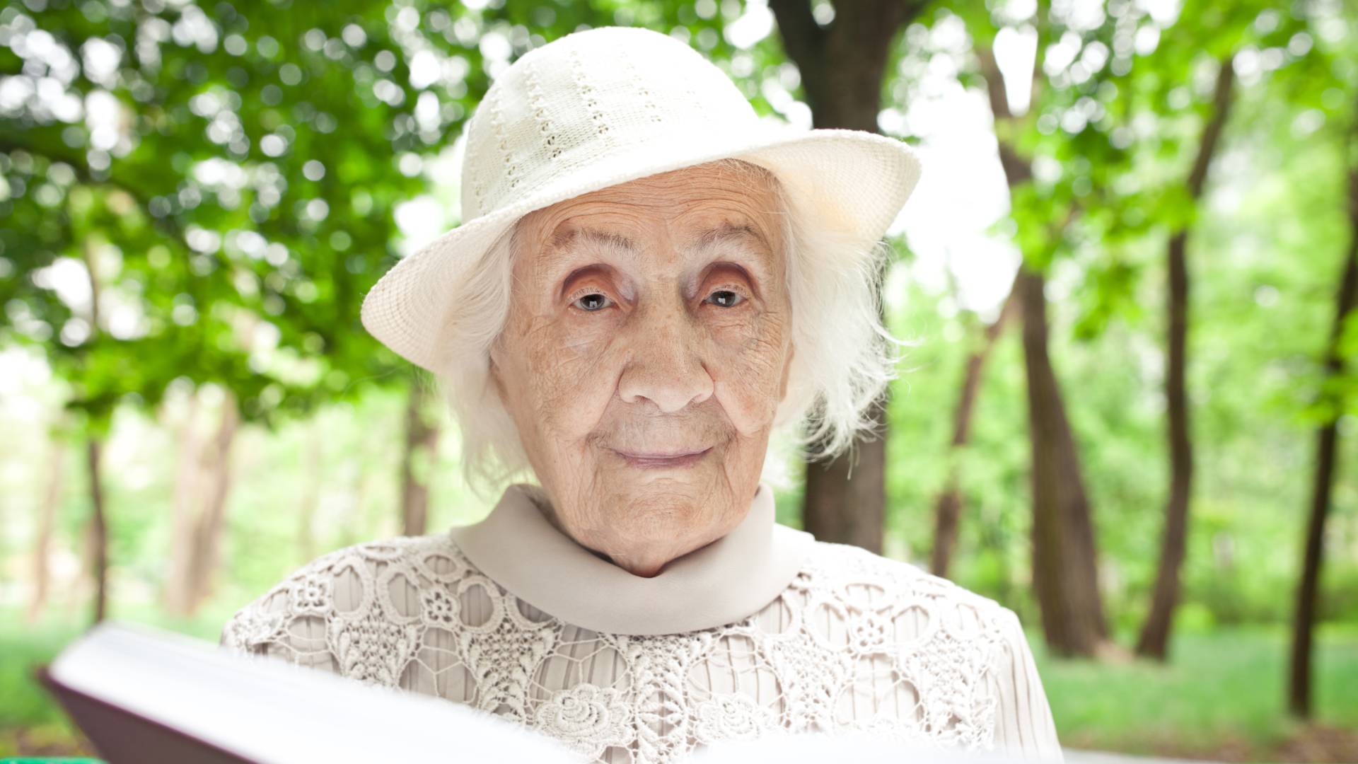 Babciny trik na odwagę wzmacnia aurę i pomaga przełamać strach