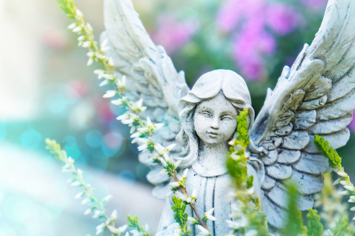 Anioł sukcesu uśmiechnie się w lecie do tych 3 znaków zodiaku Adobe Stock, fotoknips