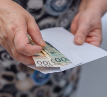 Babciny trik z liściem laurowym na pomnożenie zaskórniaków