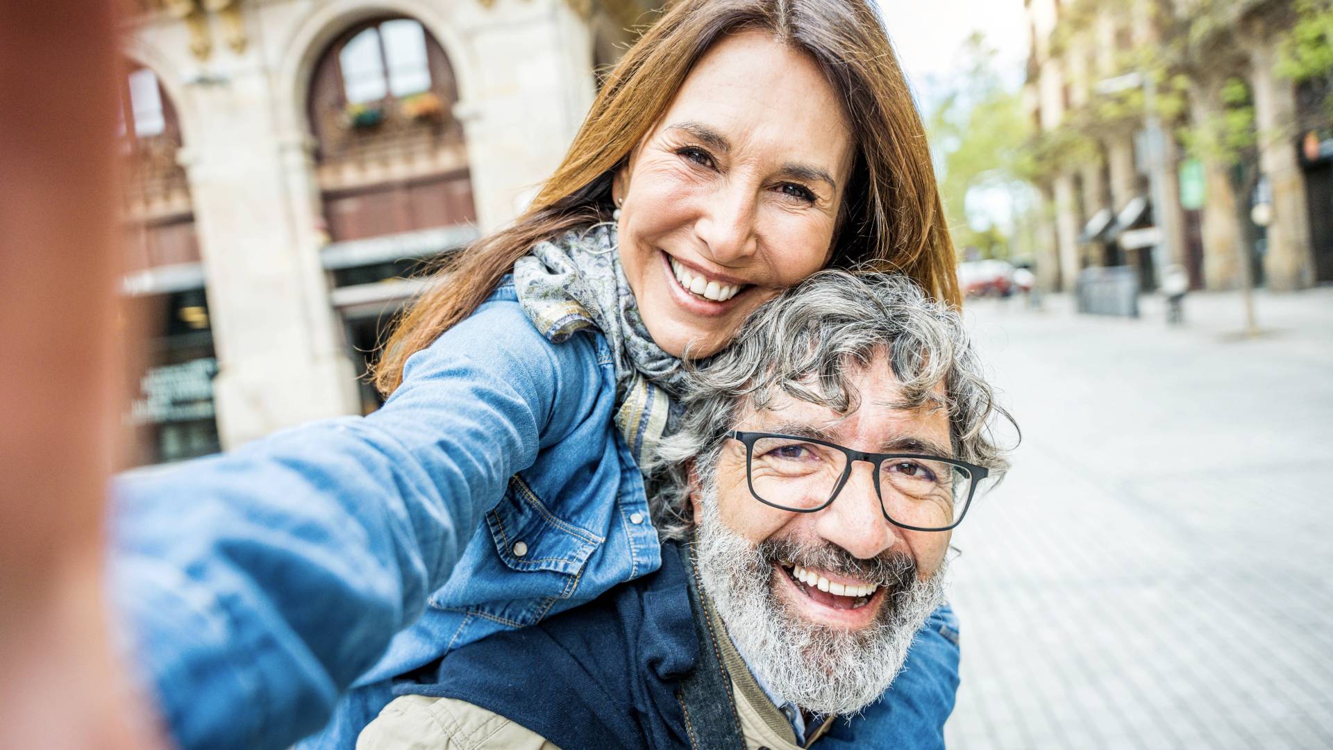 Wskazano imiona 5 mężczyzn, którzy mają szczęście w miłości