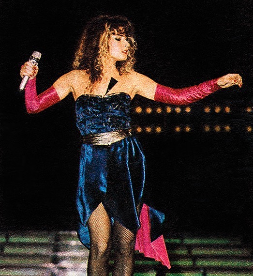 Beata Kozidrak śpiewa Dwa serca, dwa smutki na festiwalu w Sopocie, 1986.