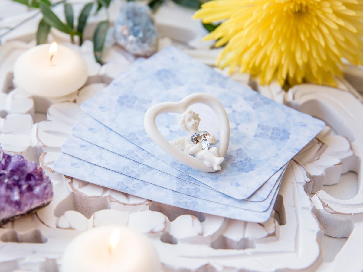 Karty anielskie na czerwiec 2024. Ten miesiąc przyniesie nam wolność