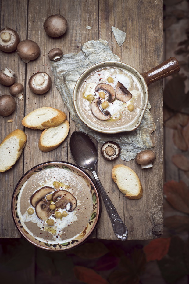 Tradycyjna zupa grzybowa ze śmietaną