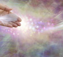 Wskazano 3 znaki zodiaku, które w maju 2024 dotknie ręka anioła