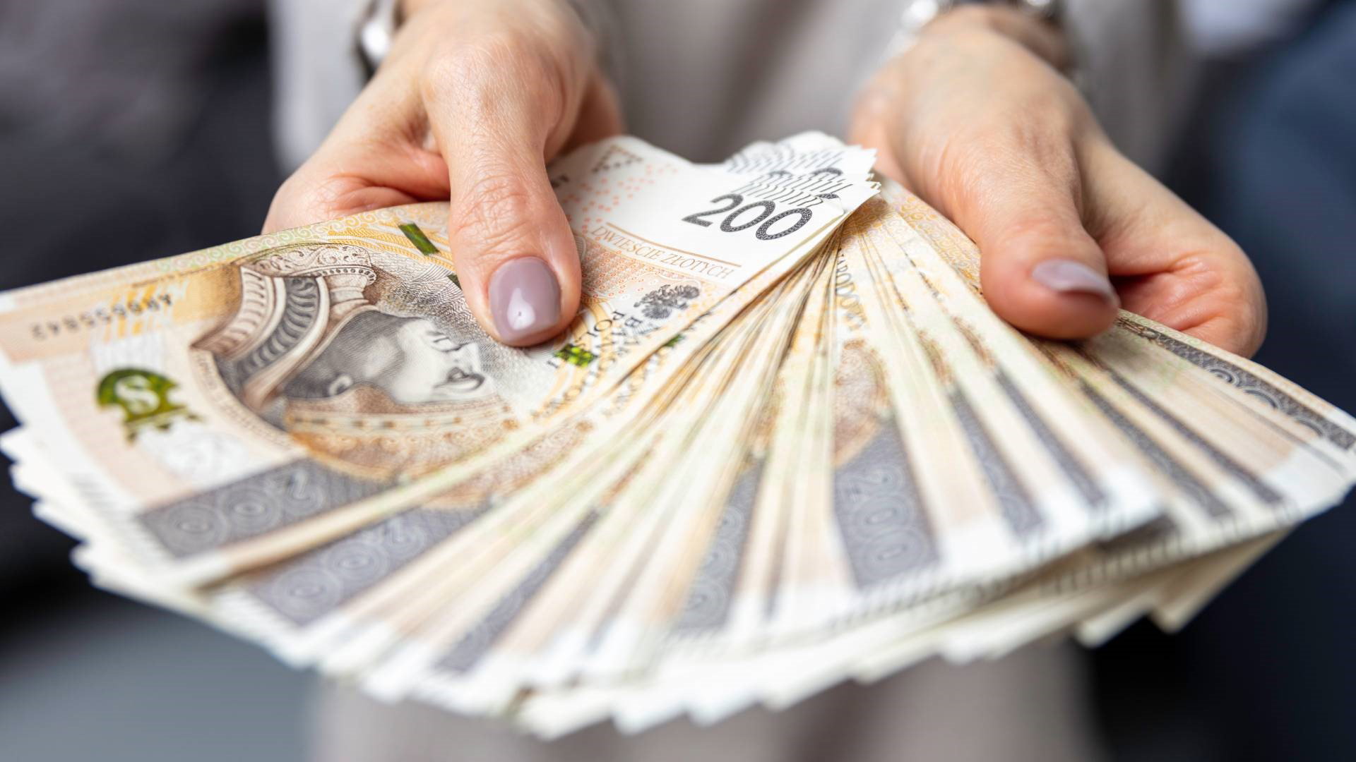 Wskazano 3 znaki zodiaku, którym w kwietniu Fortuna sypnie groszem