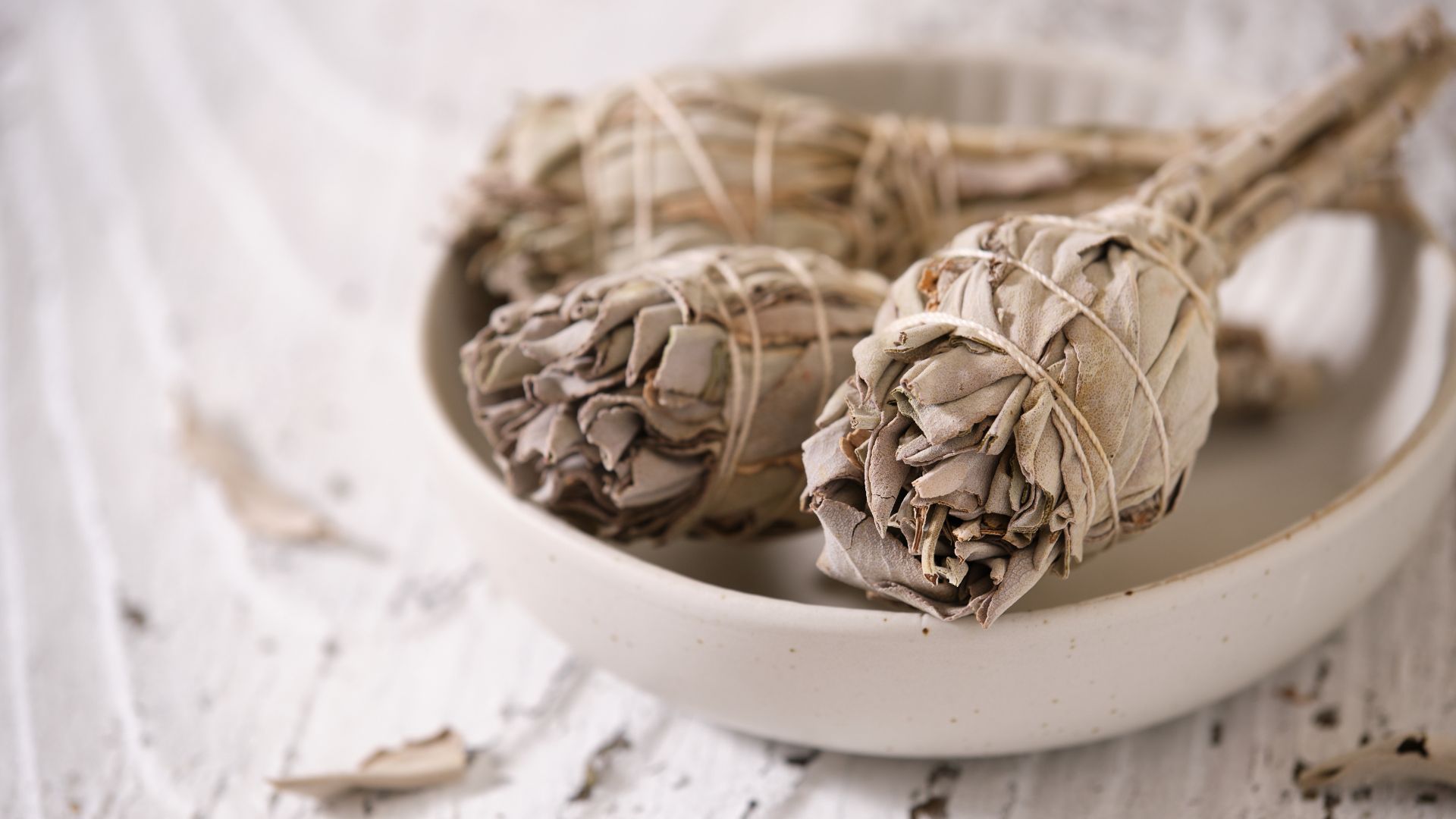 biała szałwia a kościół