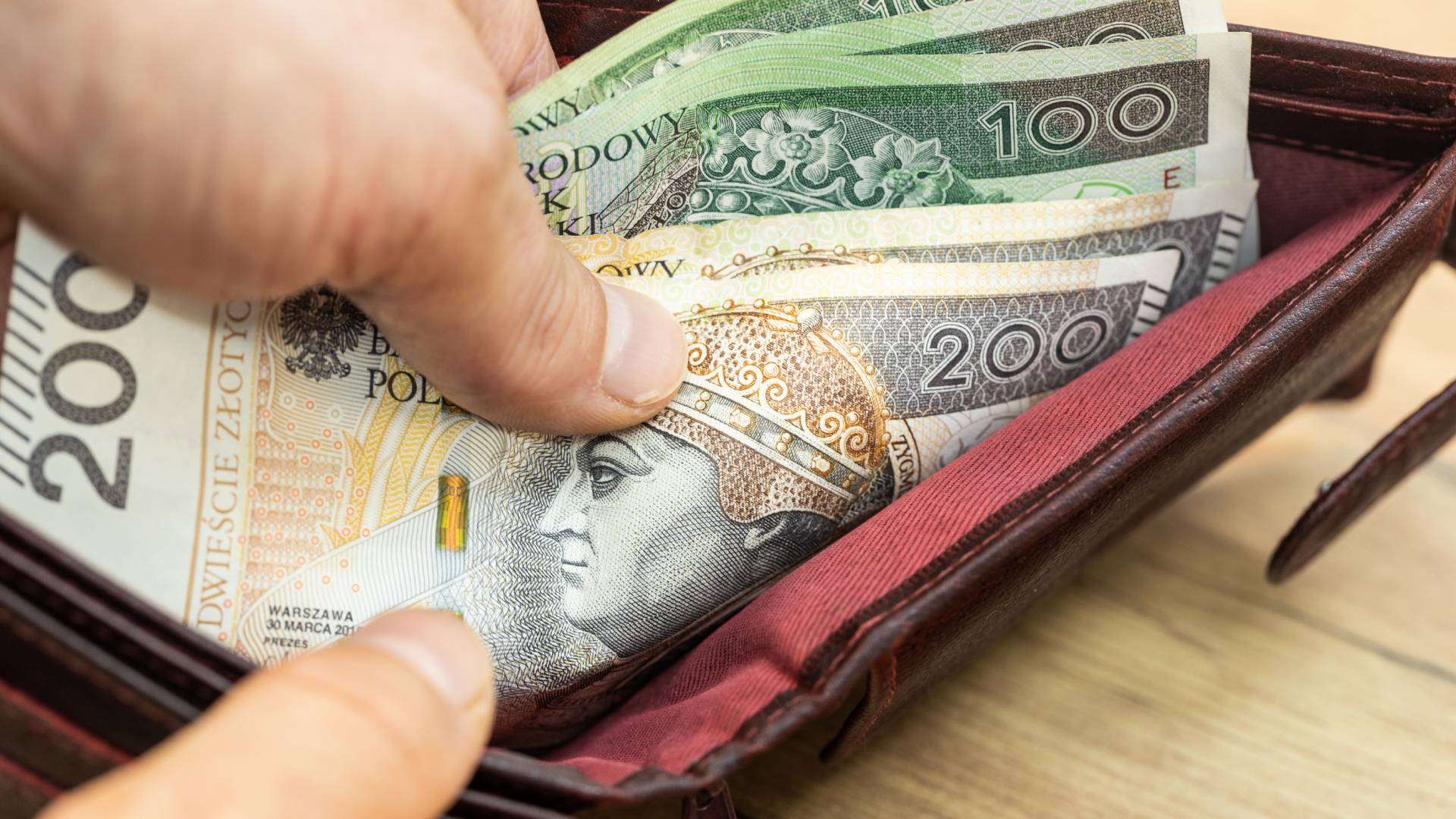 Wskazano 3 znaki zodiaku, na które w marcu spadnie deszcz pieniędzy