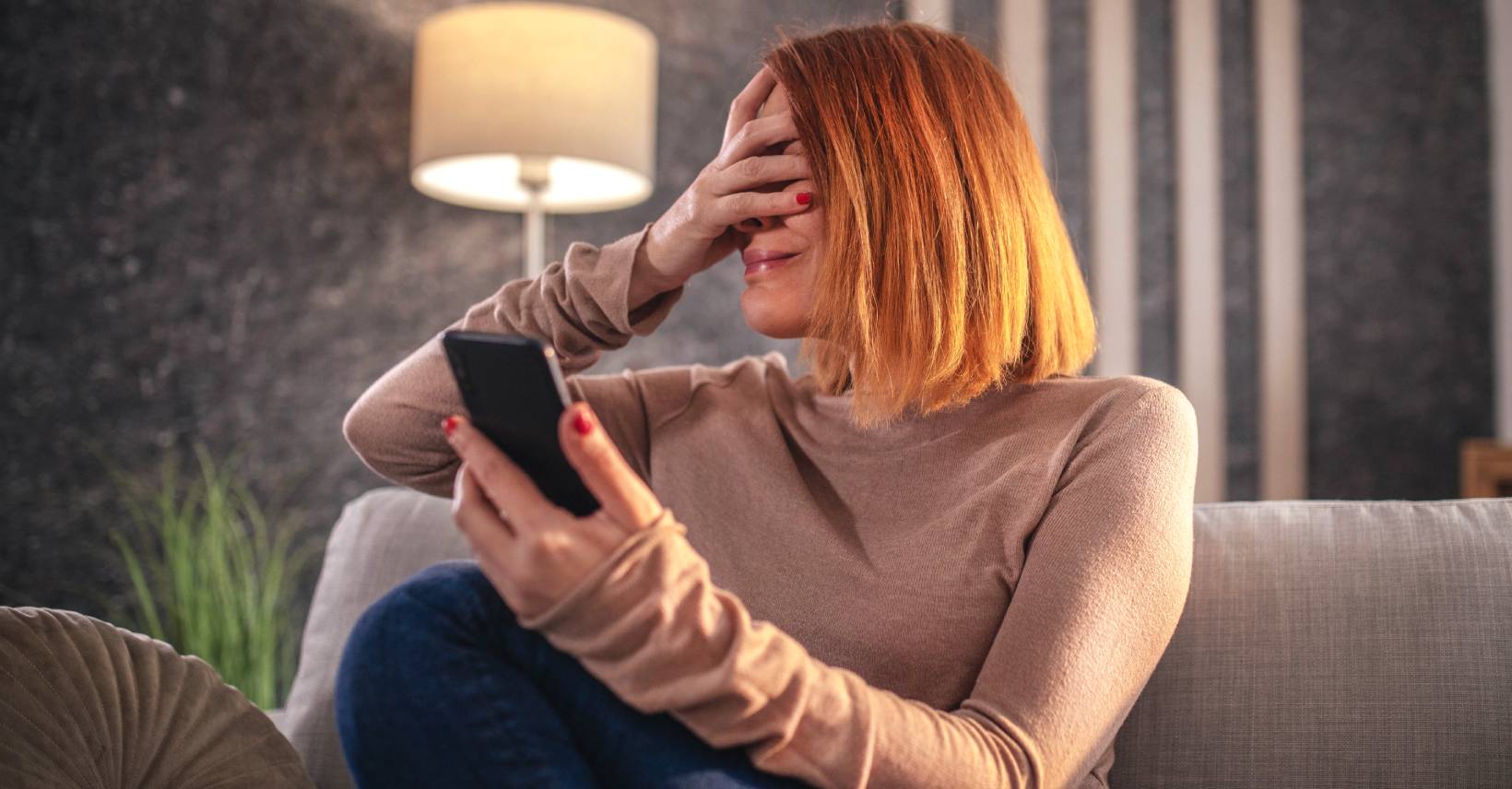 Dzwoneczek przy oknie blokuje złe oko