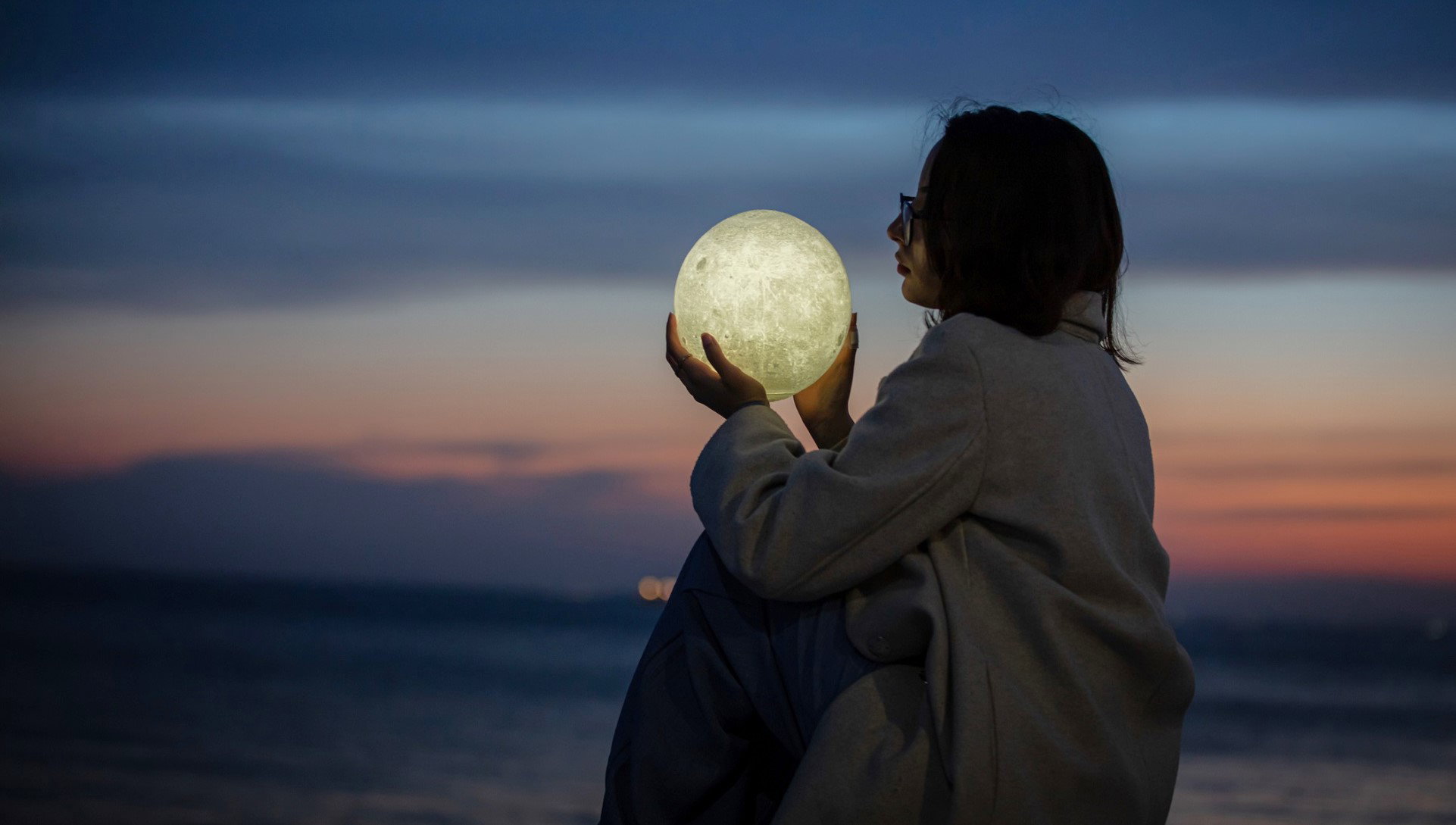 Pełnia Księżyca w Pannie pomaga wykonać 1 ważny krok