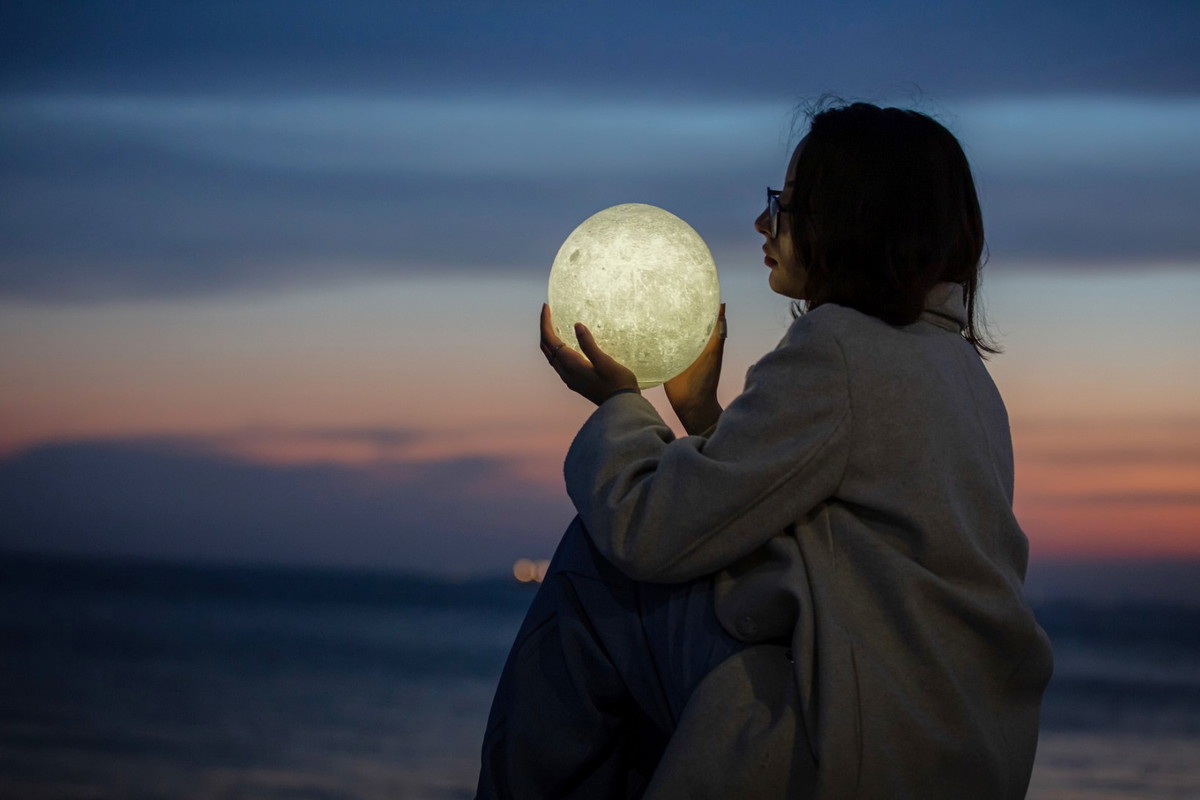 Pełnia Księżyca w Pannie pomaga wykonać 1 ważny krok