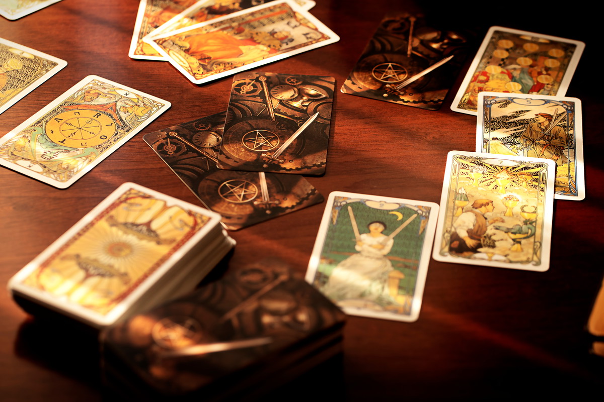 Tarot miesięczny na marzec 2024