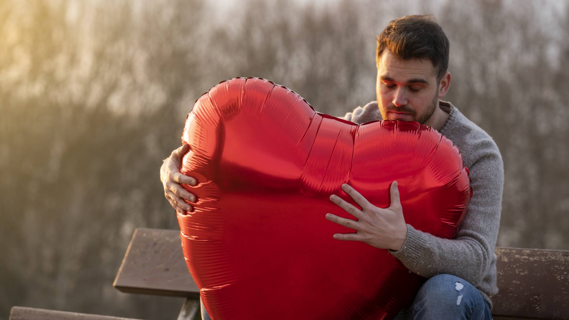 Mężczyźni o tych 3 znakach zodiaku wciąż myślą o swoich eks