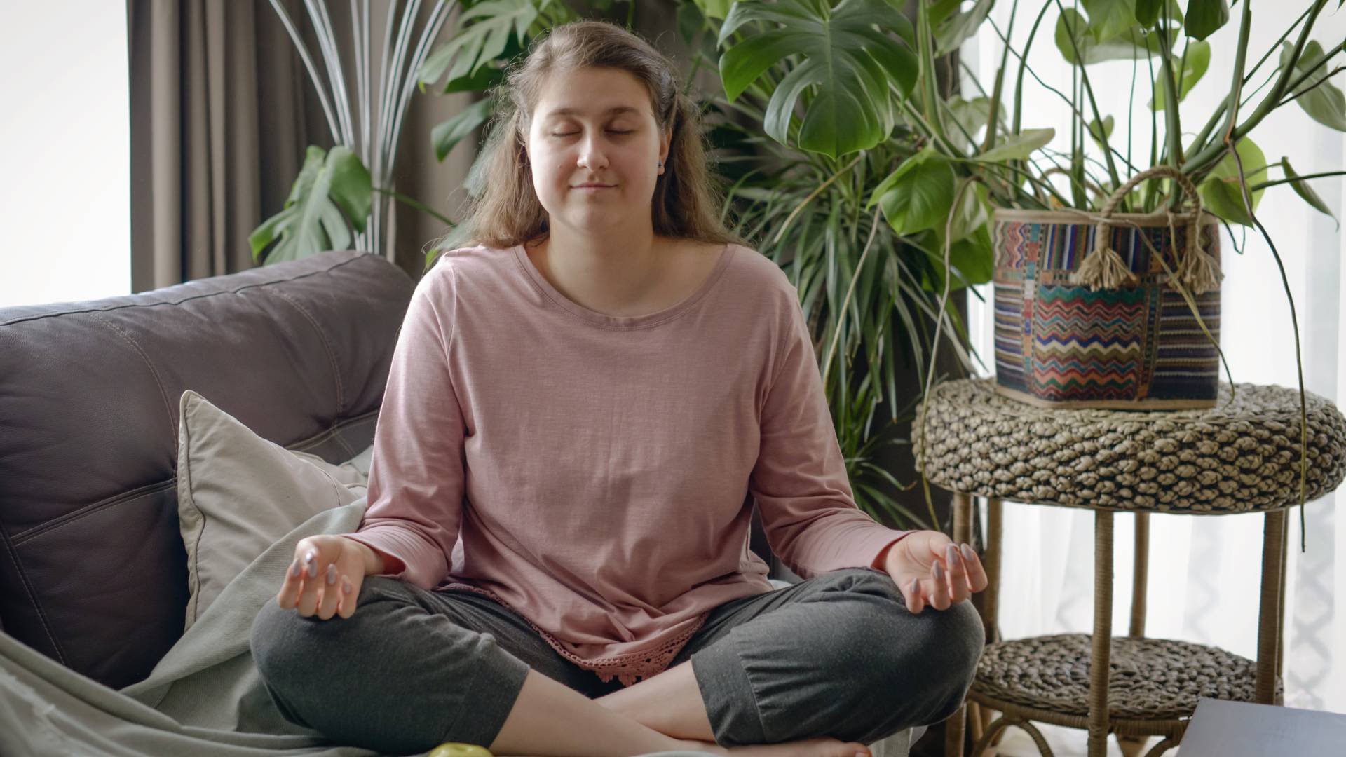 Mudra Kubera chroni przed pechem i złą energią