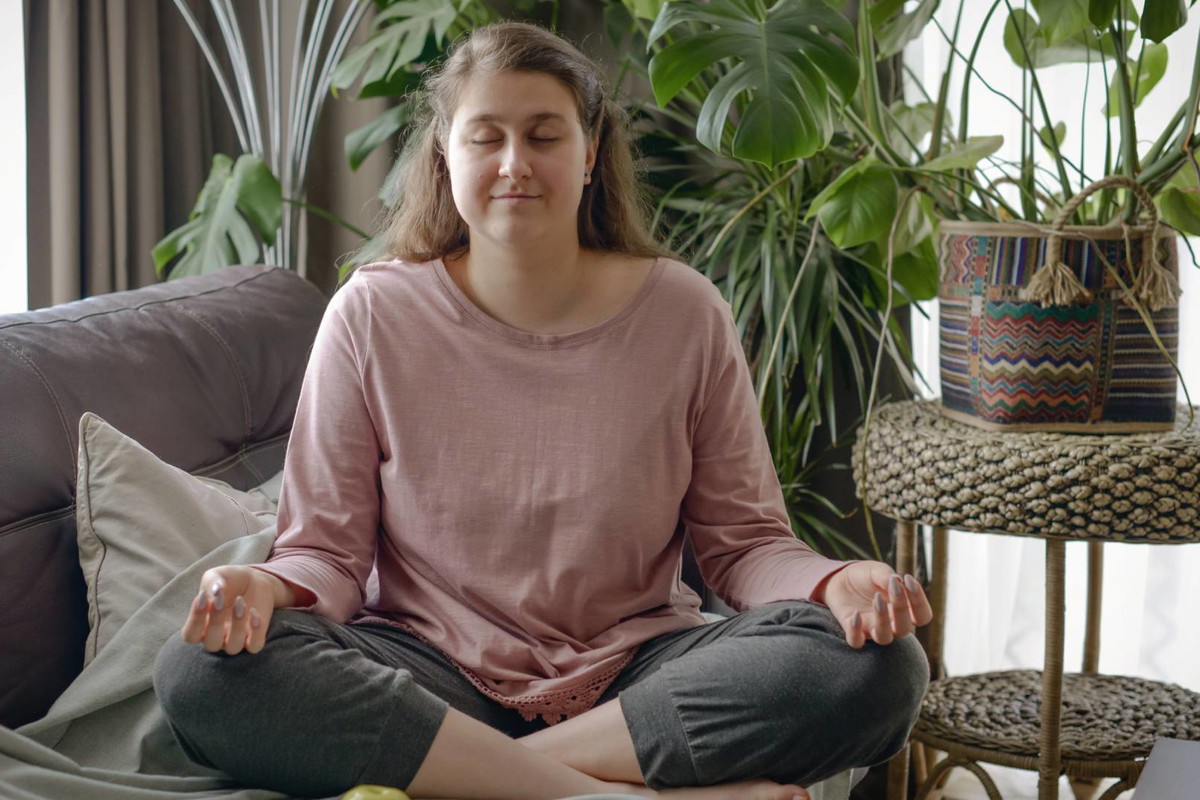 Mudra Kubera chroni przed pechem i złą energią