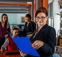 Złoty guzik pomaga osiągnąć sukces zawodowy