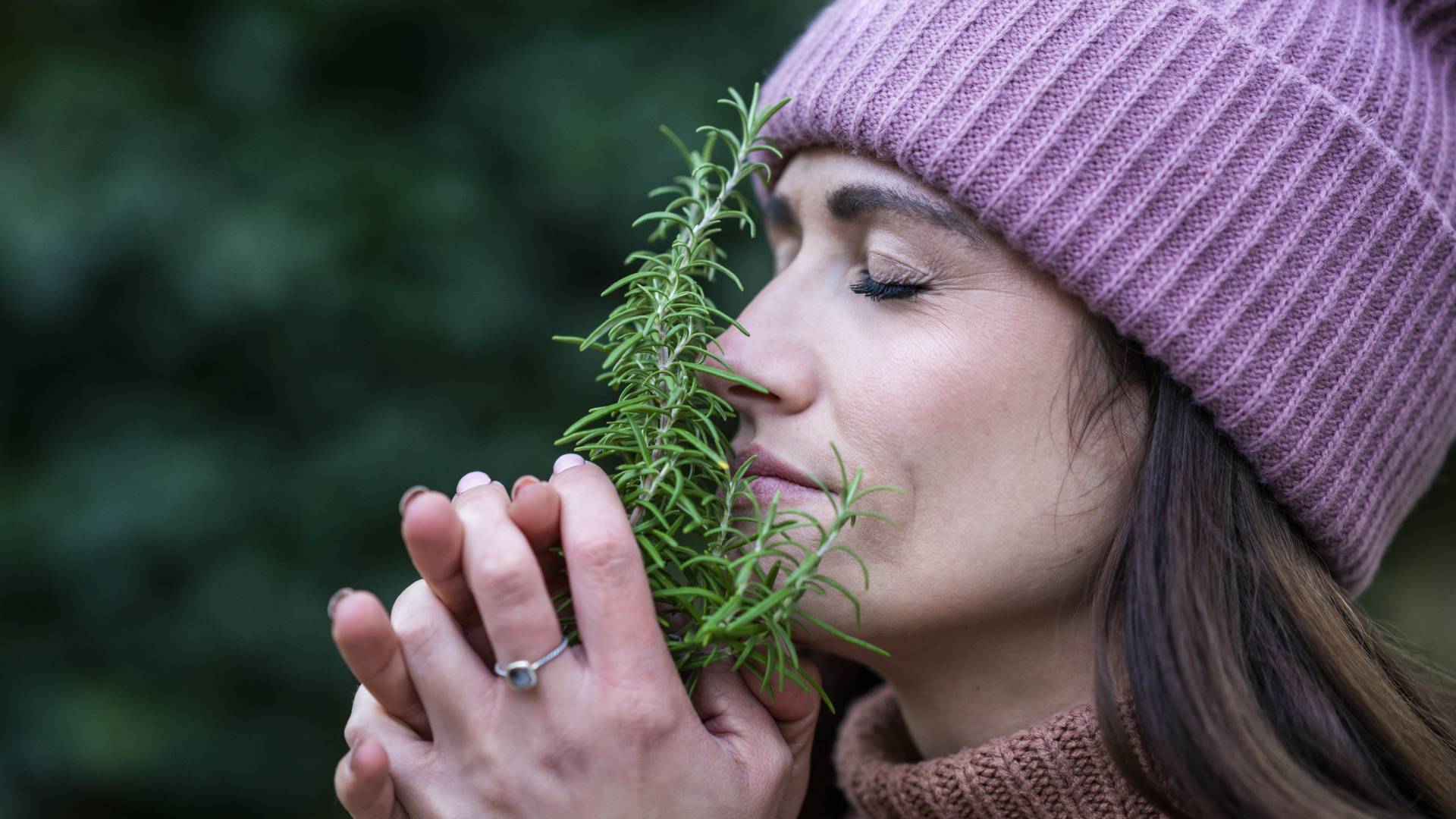 Gałązka rozmarynu w przedpokoju ochroni dom przed złą energią