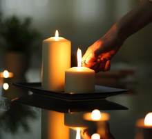 Uważaj na ten 1 drobiazg przy paleniu świecy. Zapowiada pecha, ale nie tylko