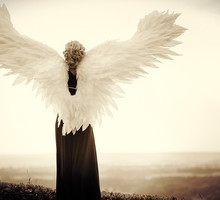 Anioły ostrzegają te 2 znaki zodiaku. W Święta muszą być niezwykle ostrożne