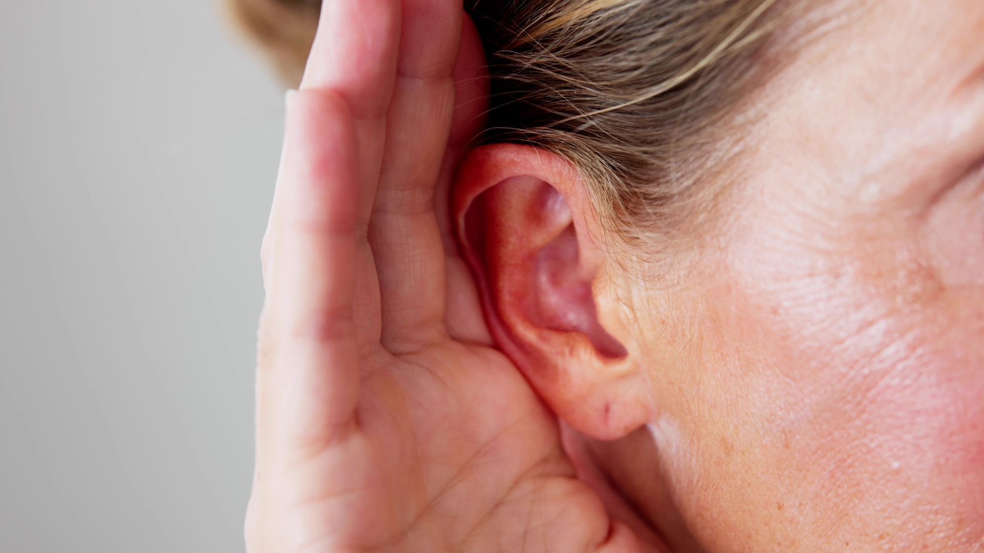 piecze lewe lub prawe ucho