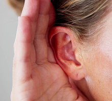 piecze lewe lub prawe ucho