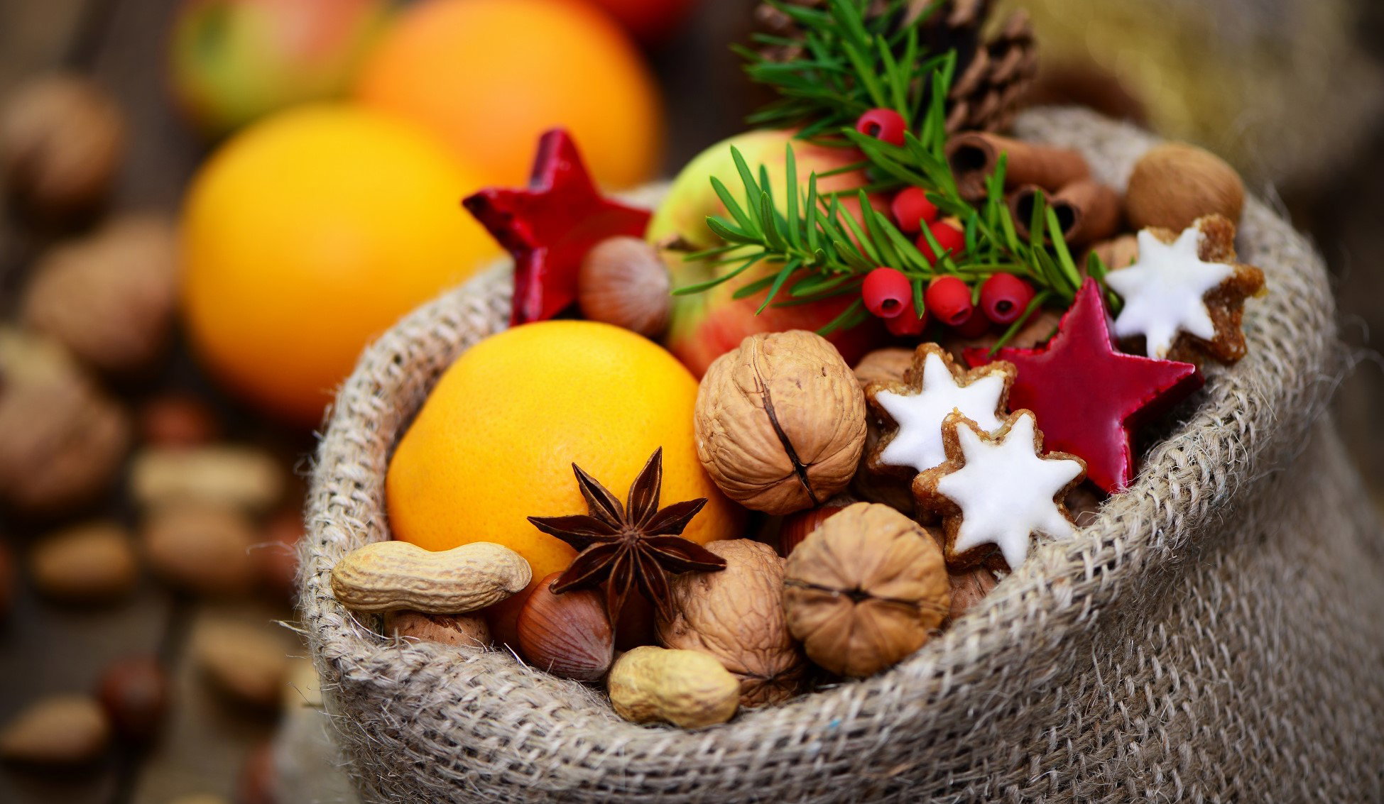 Włóż ten 1 drobiazg pod choinkę, a przyciągniesz miłość. Działa nie tylko w związkach