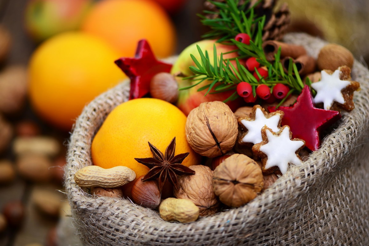 Włóż ten 1 drobiazg pod choinkę, a przyciągniesz miłość. Działa nie tylko w związkach