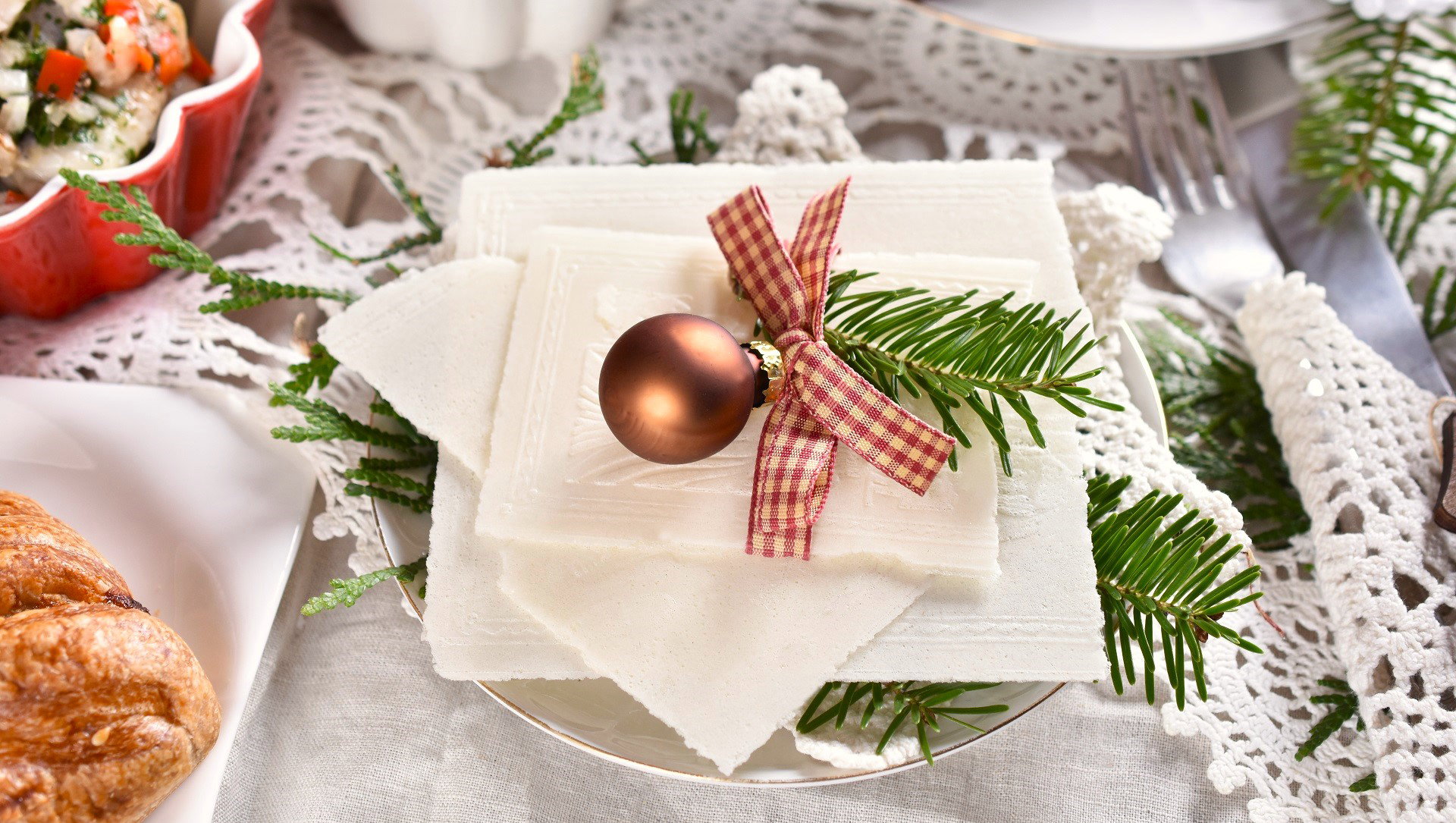 Ułóż tę gałązkę na świątecznym stole. Zapewni spokój w rodzinie i ochronę przed złem