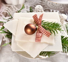 Ułóż tę gałązkę na świątecznym stole. Zapewni spokój w rodzinie i ochronę przed złem