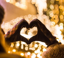 Miłosny rytuał na zimowe przesilenie. Przyciąga wielkie uczucie, ale odbiera 1 rzecz