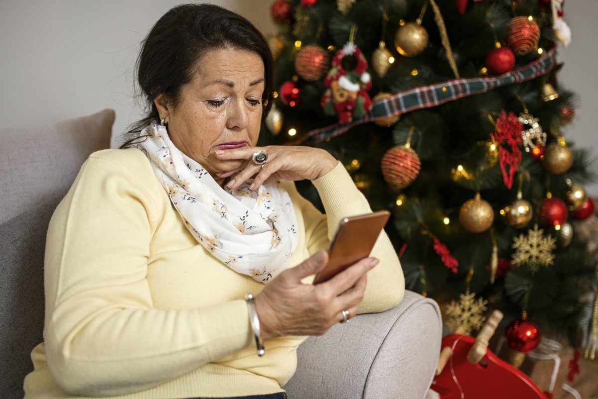 Przewrócona choinka zwiastuje kłopoty