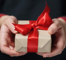 Ten drobiazg to najbardziej pechowy prezent na mikołajki. Nie dawaj go nikomu